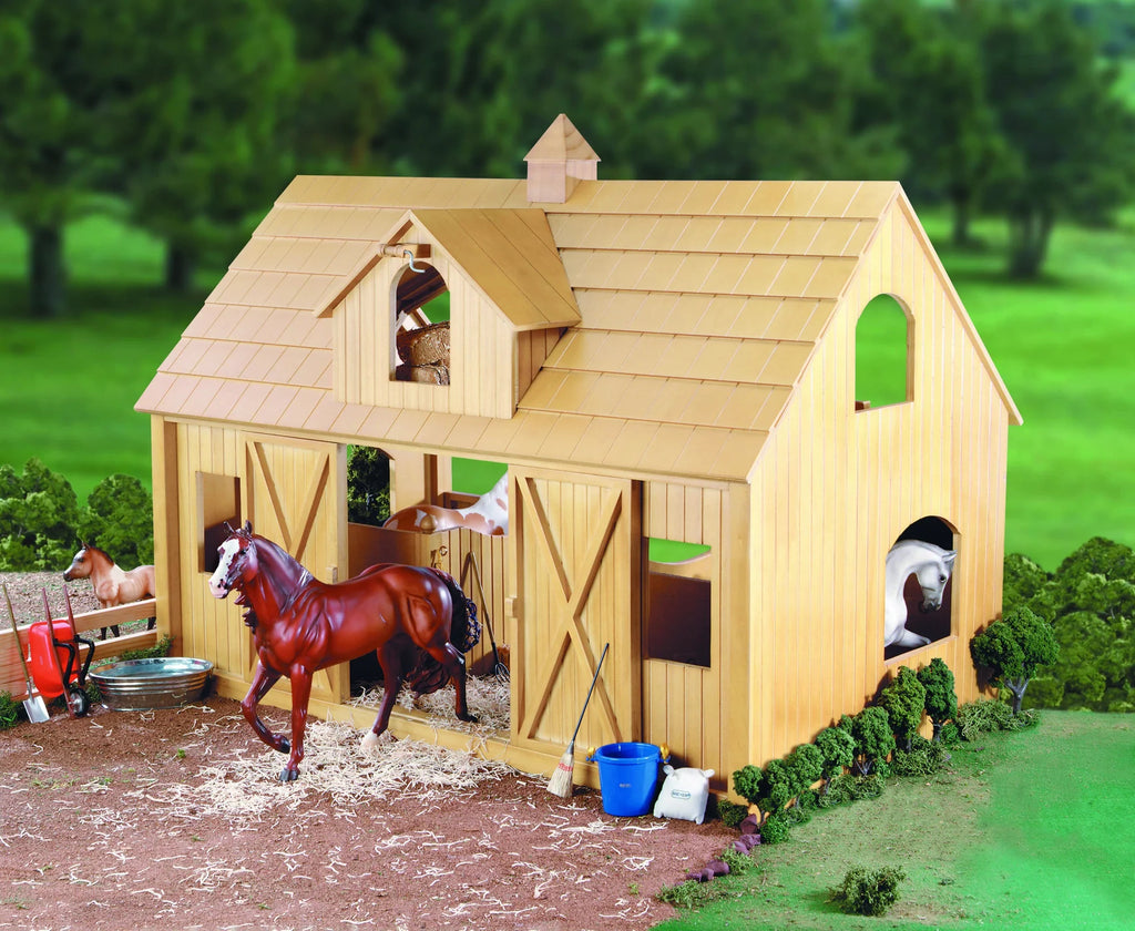 Breyer Deluxe Wood Barn with Cupola - 302